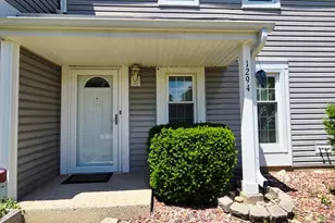 1294 Downing St, Roselle, IL 60172 - Photo 2