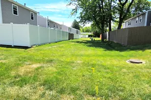 1294 Downing St, Roselle, IL 60172 - Photo 34