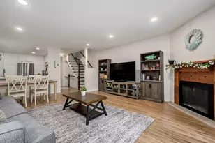 492 W Belmont Ave, Chicago, IL 60657 - Photo 8