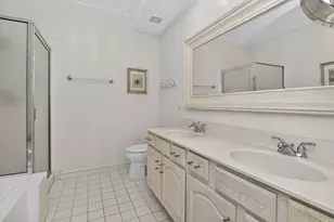7940 Ashbrook Ct, Darien, IL 60561 - Photo 14