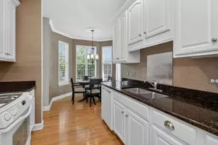 7940 Ashbrook Ct, Darien, IL 60561 - Photo 8