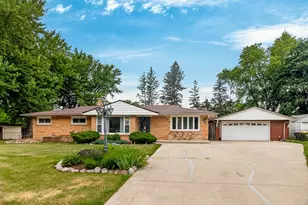 106 Superior Ave, Machesney Park, IL 61115 - Photo 2