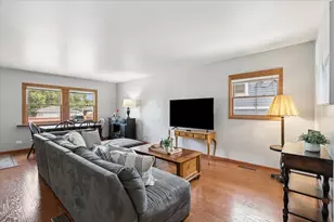 1518 Ridgeway St, Round Lake Beach, IL 60073 - Photo 10