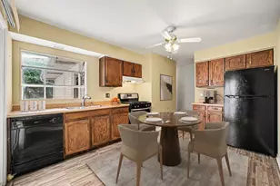128 Majestic Dr, Lombard, IL 60148 - Photo 8