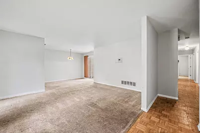 128 Majestic Drive, Lombard, IL 60148 - Photo 6