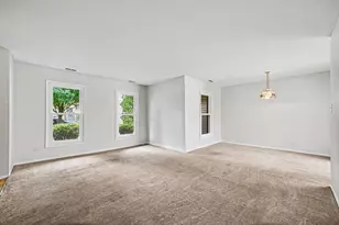 128 Majestic Dr, Lombard, IL 60148 - Photo 4