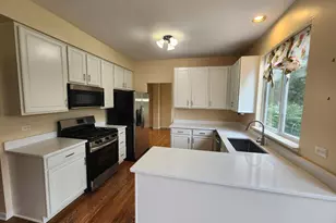 460 Arlington Ln, Grayslake, IL 60030 - Photo 6