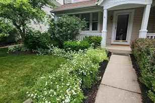 460 Arlington Ln, Grayslake, IL 60030 - Photo 2