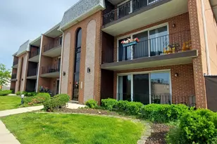 4009 W 105th St, Oak Lawn, IL 60453 - Photo 2