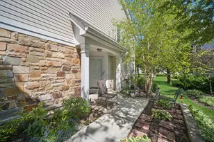 169 Crescent Ln, Schaumburg, IL 60193 - Photo 2