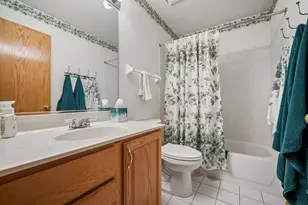 169 Crescent Ln, Schaumburg, IL 60193 - Photo 16