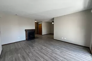 7030 Barrington Ct, Woodridge, IL 60517 - Photo 10