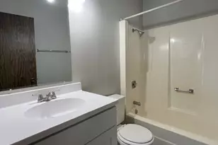 7030 Barrington Ct, Woodridge, IL 60517 - Photo 14