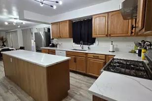 430 Gillings Dr, Gurnee, IL 60031 - Photo 6