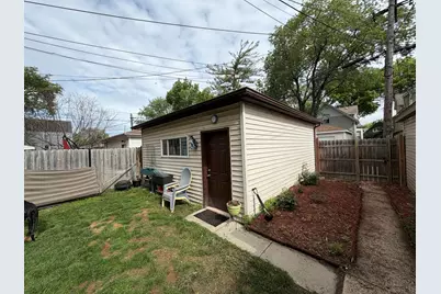 4136 W Cornelia Avenue, Chicago, IL 60641 - Photo 16