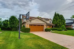 3903 Kiess Dr, Glenview, IL 60026 - Photo 6