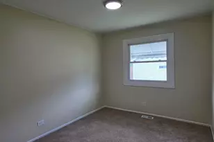 70 N Idlewild Ave, Mundelein, IL 60060 - Photo 14