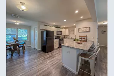 415 Parkside Drive, Sycamore, IL 60178 - Photo 4
