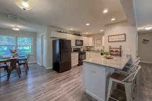415 Parkside Dr, Sycamore, IL 60178 - Photo 4