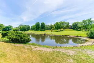 525 White Oak Ln, Lake Barrington, IL 60010 - Photo 2