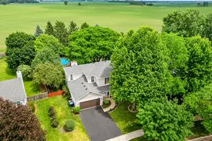 368 Brookhaven Cir, Sugar Grove, IL 60554 - Photo 2