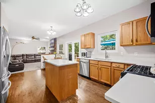 368 Brookhaven Cir, Sugar Grove, IL 60554 - Photo 12