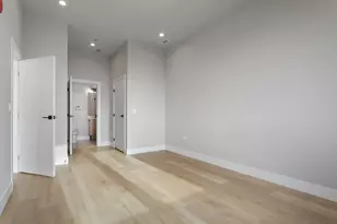 2505 W Farragut Ave, Chicago, IL 60625 - Photo 12