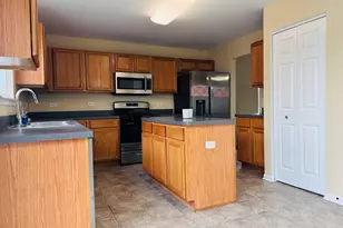 408 Clifton Ln, Bolingbrook, IL 60440 - Photo 4