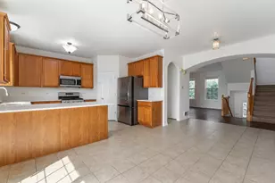 1682 Dogwood Ln, Hanover Park, IL 60133 - Photo 6