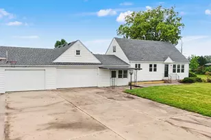 408 E South Ct St, Chatsworth, IL 60921 - Photo 2