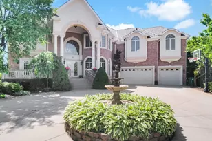 151 Palmer Cir, Vernon Hills, IL 60061 - Photo 1