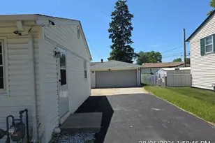 148 Pecos Cir, Carpentersville, IL 60110 - Photo 2