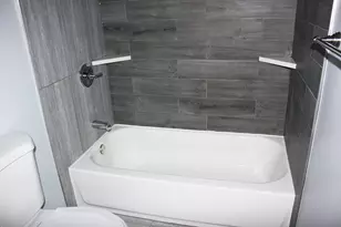 826 River Dr, Carol Stream, IL 60188 - Photo 10