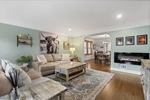 6455 N Talman Ave, Chicago, IL 60645 - Photo 10