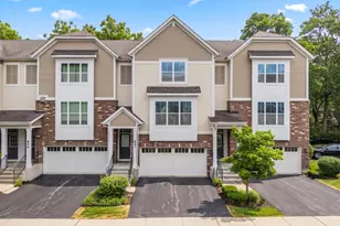 862 W Chase Ln, Palatine, IL 60067 - Photo 1