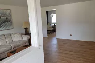 132 W Hartford Dr, Schaumburg, IL 60193 - Photo 2