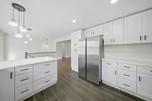 8063 Clearview Dr, Rockford, IL 61102 - Photo 12