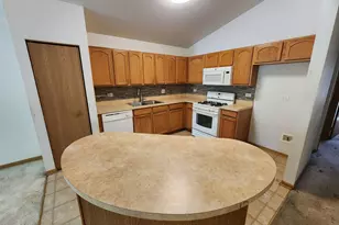 371 Lakewood Blvd, Park Forest, IL 60466 - Photo 4