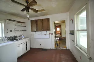 211 S Sterling St, Streator, IL 61364 - Photo 12