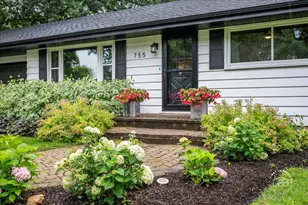 27W755 Robin Ln, West Chicago, IL 60185 - Photo 2