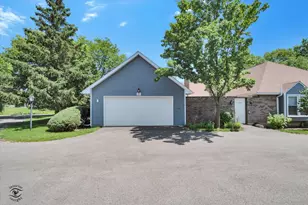1020 Dartmouth Dr, Wheaton, IL 60189 - Photo 1