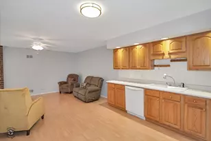 1020 Dartmouth Dr, Wheaton, IL 60189 - Photo 16
