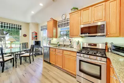 1701 Astor Avenue, Oakbrook Terrace, IL 60181 - Photo 8