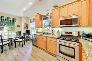 1701 Astor Ave, Oakbrook Terrace, IL 60181 - Photo 8