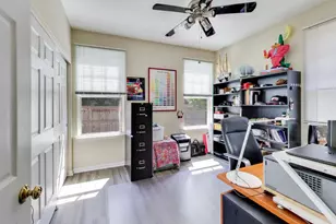 1701 Astor Ave, Oakbrook Terrace, IL 60181 - Photo 14