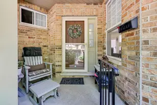 1701 Astor Ave, Oakbrook Terrace, IL 60181 - Photo 2