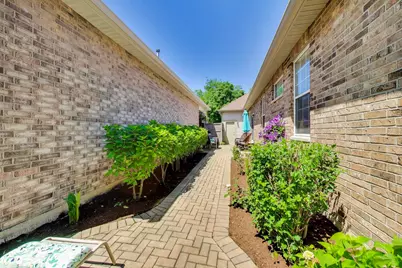 1701 Astor Avenue, Oakbrook Terrace, IL 60181 - Photo 20