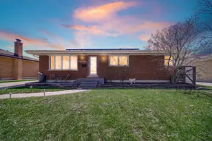 661 W St Aubin Dr, Addison, IL 60101 - Photo 1