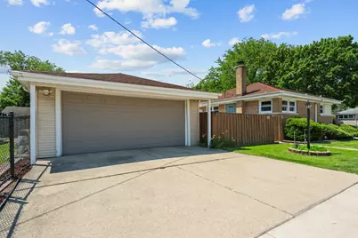 7555 N Neva Avenue, Niles, IL 60714 - Photo 2