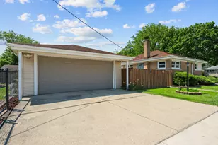 7555 N Neva Ave, Niles, IL 60714 - Photo 2